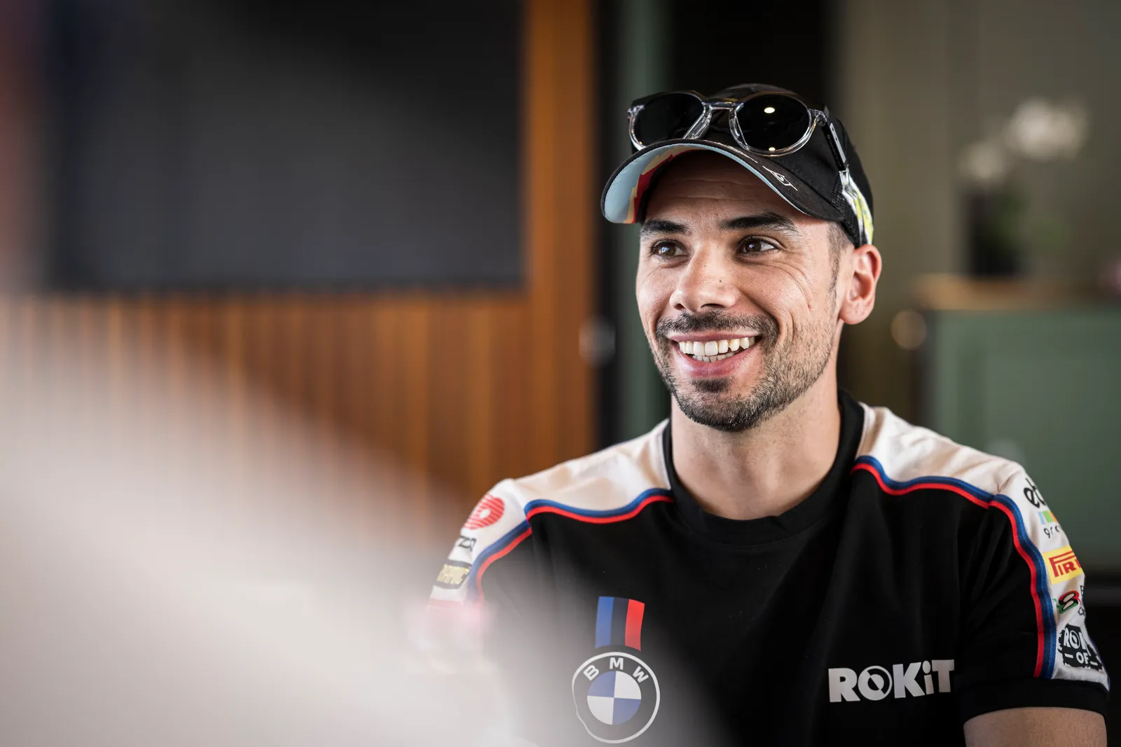Miguel Oliveira hat sich in seiner ersten Superbike-Saison mit der BMW M 1000 RR bereits vier Podien gesichert. Jetzt spricht er über den bevorstehenden Reifenwechsel zu Michelin und den Unterschied zwischen MotoGP-Prototyp und Superbike.